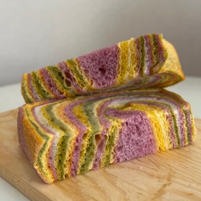 【毎月定期便】【4枚切り】レインボー食パン　冷凍3斤　保存料無添加　虹色は緑黄色野菜!!全6回