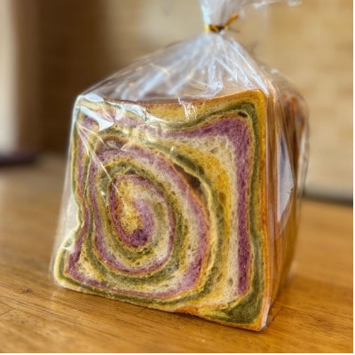 【毎月定期便】【5枚切り】レインボー食パン　冷凍3斤　保存料無添加　虹色は緑黄色野菜!!全6回