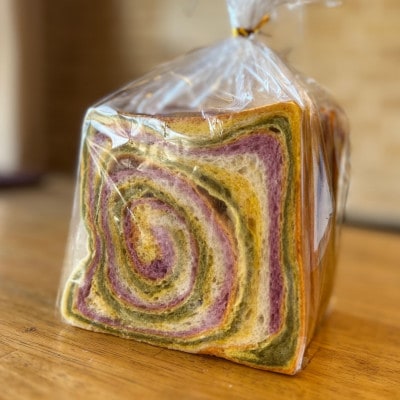 【毎月定期便】【6枚切り】レインボー食パン　冷凍3斤　保存料無添加　虹色は緑黄色野菜!!全6回