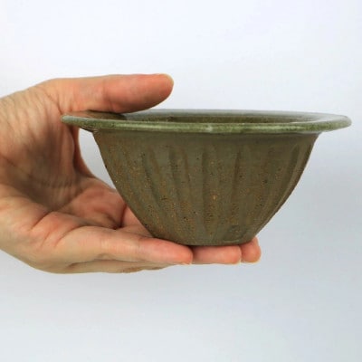 伝統のやちむん　灰釉しのぎ小鉢　ペア【仁陶器工房】