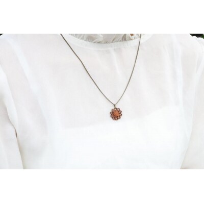 幾何学模様の木のペンダント　J-CA【DR040】