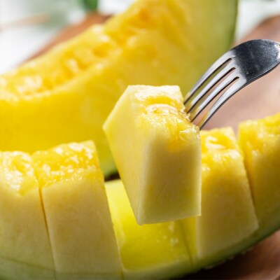 【発送開始】マスクメロン2玉入り 訳あり 家庭用 青肉メロン 青肉 yr-0089