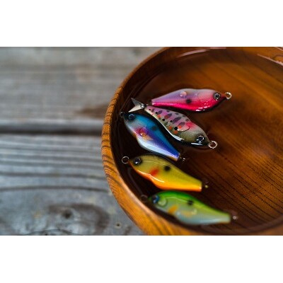 木製ルアー風 アクセサリー　1個　(カラー:キンクロ　金具:チャーム)【a213】