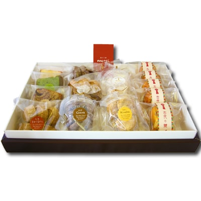 国特別史跡「王塚古墳」をモチーフにした「王塚古墳マドレーヌ」が入った焼き菓子セット