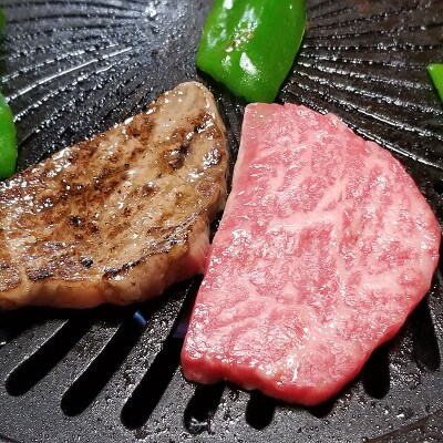 博多和牛A5~A4 モモ赤身ミニステーキ350g ソース・塩胡椒付【化粧箱入】(川崎町)