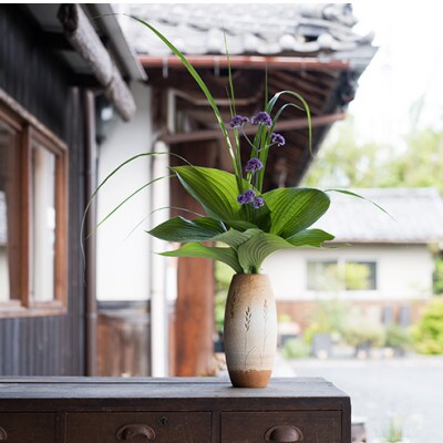 信楽焼・明山の白化粧麦彫花器B89-09