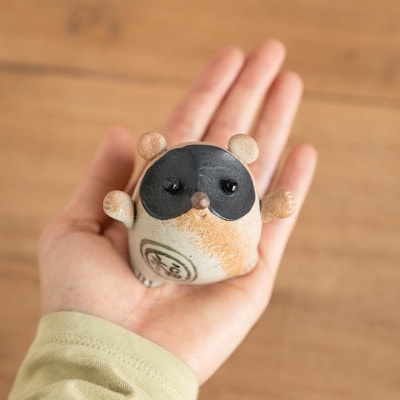 信楽焼・明山の　福こいたぬき　hc-16