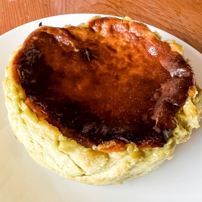 【四国一小さな町の喫茶店】ピスタチオのバスクチーズケーキ　直径15cm×1個