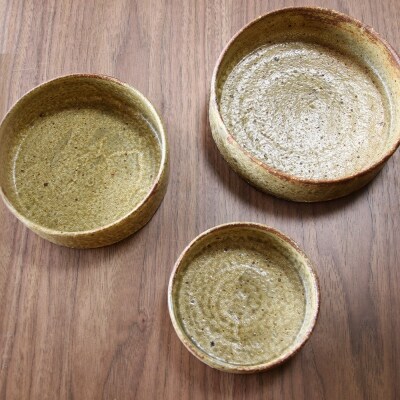 ヒビ粉引平鉢 作家:馬渡 新平_Y020-0452