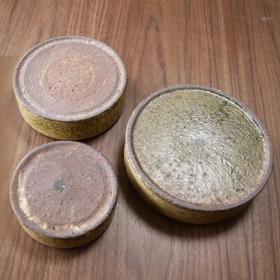 ヒビ粉引平鉢 作家:馬渡 新平_Y020-0452