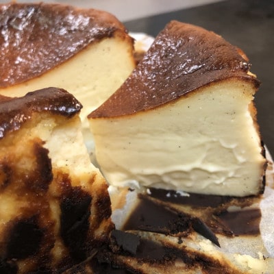 バニラがプチプチ芳醇に香る　米粉使用　濃厚ねっとりバスクチーズケーキ