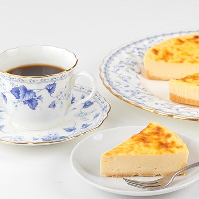 飯豊町のお菓子屋さんの人気商品　放牧ミルクのチーズケーキ(6号)