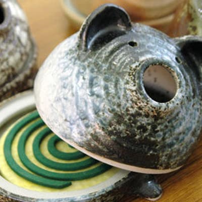 夏の風物詩　蚊やり豚(すわり豚)