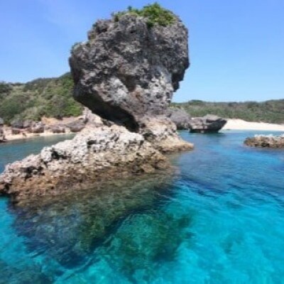 浜比嘉島の断崖絶壁&シークレットビーチ上陸SUPツアー!【1名様】