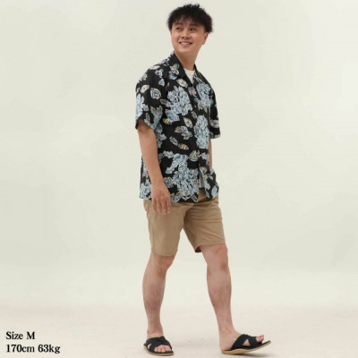 【マンゴハウスのかりゆしウェア】メンズ　Mサイズ　ブラック　おきなわサマースノー　251171
