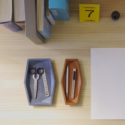 colmのレザートレイL オリーブ「好きなモノの魅力を引き立てる立体成型してつくった本革製トレイ」