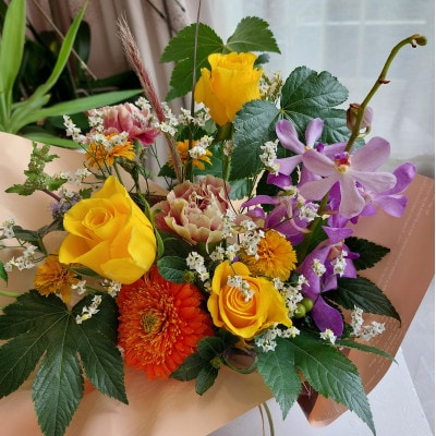 神奈川県小田原市　季節のお花で幸せを届けます「季節の生花アレンジ」Sサイズ