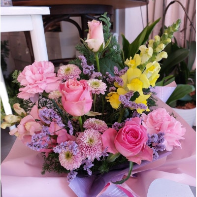 神奈川県小田原市　季節のお花で幸せを届けます「季節の生花アレンジ」Sサイズ