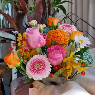 神奈川県小田原市　季節のお花で幸せを届けます「季節の生花アレンジ」Sサイズ