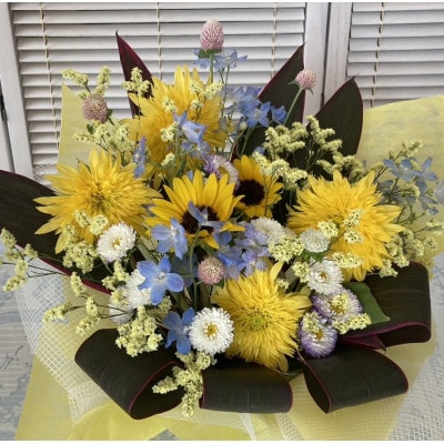 神奈川県小田原市 季節のお花で幸せを届けます「季節の生花アレンジ」Mサイズ