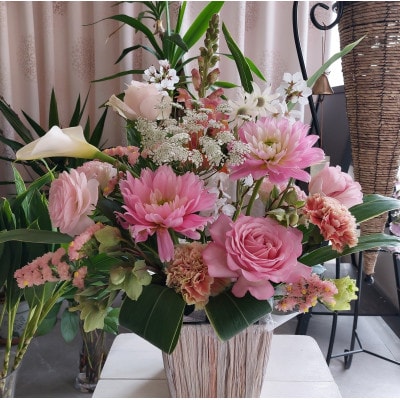 神奈川県小田原市　季節のお花で幸せを届けます「季節の生花アレンジ」Lサイズ