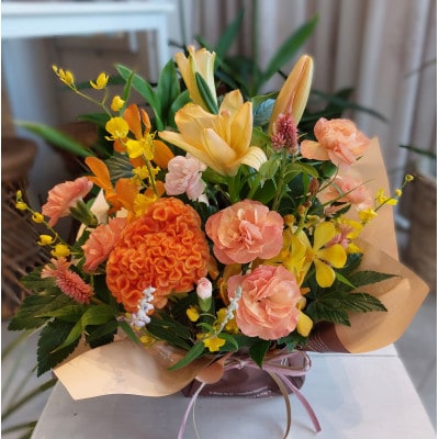 【毎月定期便】季節のお花で幸せを届けます「季節の生花アレンジ」Sサイズ全6回