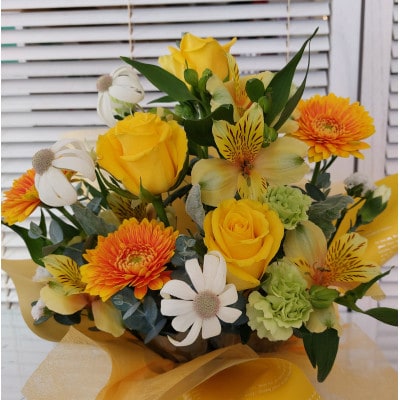 【毎月定期便】季節のお花で幸せを届けます「季節の生花アレンジ」Sサイズ全6回