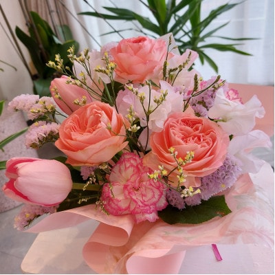 【毎月定期便】季節のお花で幸せを届けます「季節の生花アレンジ」Sサイズ全6回