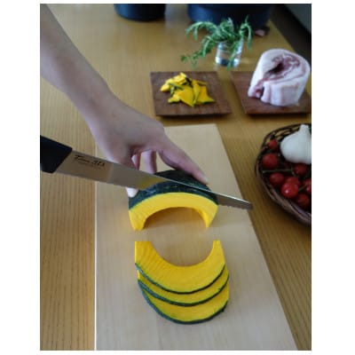 硬い食材からパンも切れる　　　　　　　　銀抗菌チタン3D万能包丁240mm