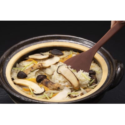 岩泉産松茸釜めし3合炊き(3～4人前)手軽に「岩泉まつたけ」ブランドの松茸ご飯を!お米付きで簡単調理