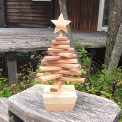 手のひらサイズ 杉のクリスマスツリー