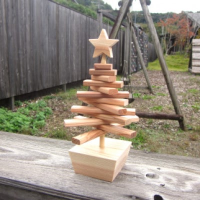 手のひらサイズ 杉のクリスマスツリー