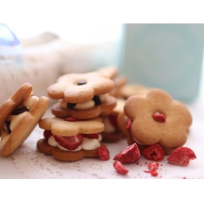 バターサンドクッキー 「フルリール」 8個　 いちご・レーズン