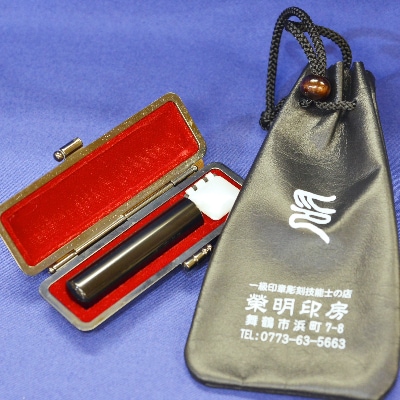 手彫り印鑑　黒水牛　銀行印(中)