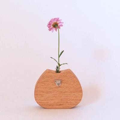 木のぽてっとした一輪挿し・よこ【クリ材使用・オイル仕上げ】【大鹿野工房】【89-11】