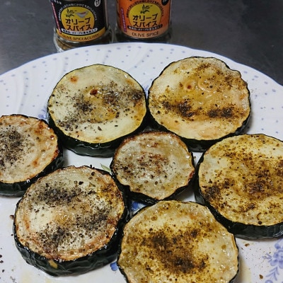 オリーブスパイス1個、カレー風味オリーブスパイス1個のセット