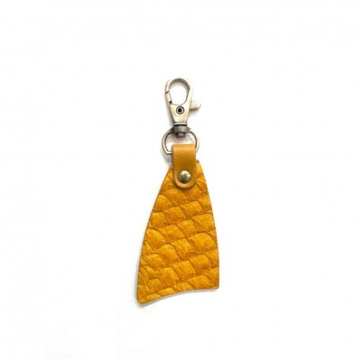 【GoldenYellow】Ocean Leatherフィレ型キーホルダー【マダイ】BX085-02