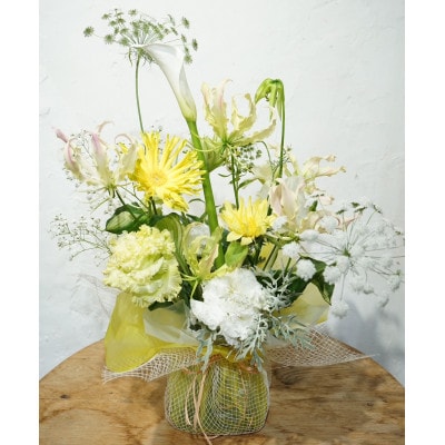 季節のおすすめ生花アレンジメントM 1個【CG005】