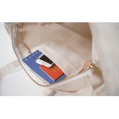 【ファスナー付き】肩かけOK　ポケット・キーフック付きの大きめトート(ホワイト)_T03046_2