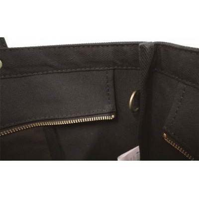 【ファスナー付き】肩かけOK　ポケット・キーフック付きの大きめトート(ブラック)_T03046_1