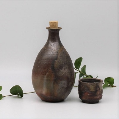 備前焼大徳利(1000ccラッキョ型)・ぐい呑みセット(登り窯)