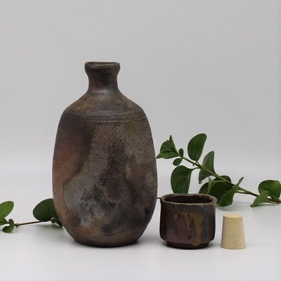 備前焼大徳利(1000cc角型)・ぐい呑みセット(登り窯)