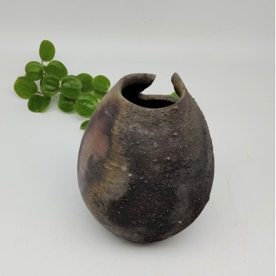 備前焼窯変切込み壺(登り窯)