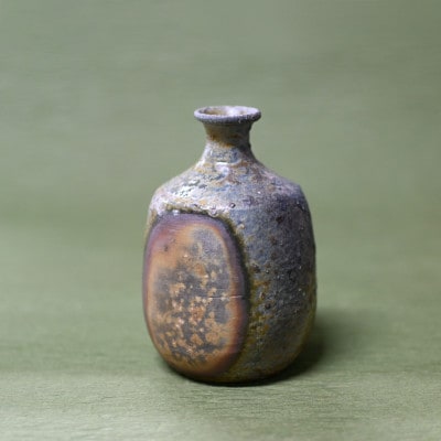 日本工芸会正会員　山本竜一作　備前焼　肩衝徳利　桐箱入