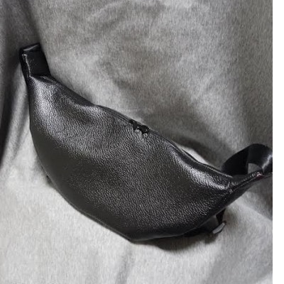 カジュアル本革シュリンクショルダー　黒