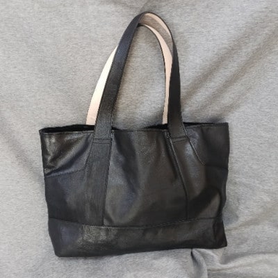 ショルダータイプ本革バッグ:黒