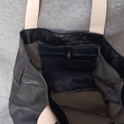 ショルダータイプ本革バッグ:黒