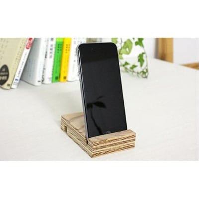 北海道育ちの木材を使った宮大工特製「スマホ立て」2個セット