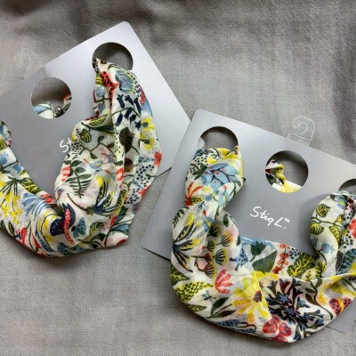 【わんことお揃いスカーフ】天然素材生地の高級ストール残布で製造!簡単マグネット着脱　ハーバリウム柄白