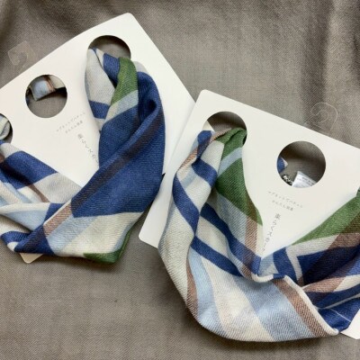 【わんことお揃いスカーフ】天然素材生地の高級ストール残布で製造!簡単マグネット着脱　青白チェック柄